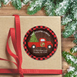 Russe Red Christmas Truck Plaid Étiquette de adres<br><div class="desc">Cette étiquette d'adresse de retour rustique présente notre propre camion rouge d'inspiration vintage, portant un sapin de Noël sur un arrière - plan en bois foncé agrémenté de plaid de buffle ! Cliquez sur le bouton personnaliser pour plus de flexibilité dans l'ajout/modification du texte et/ou des graphiques ! Des variantes...</div>