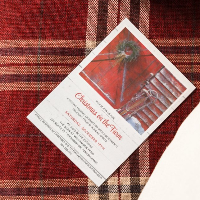 Rustic Red Christmas Grange Fête Invitation (Créateur téléchargé)