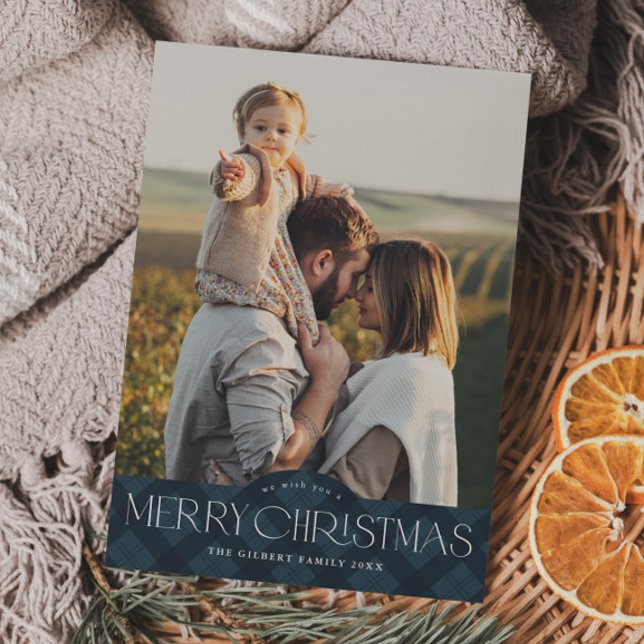 Rustique carte de Noël avec plaid bleu marine 2 ph (Rustic navy blue plaid 2 photo Christmas holiday card.)