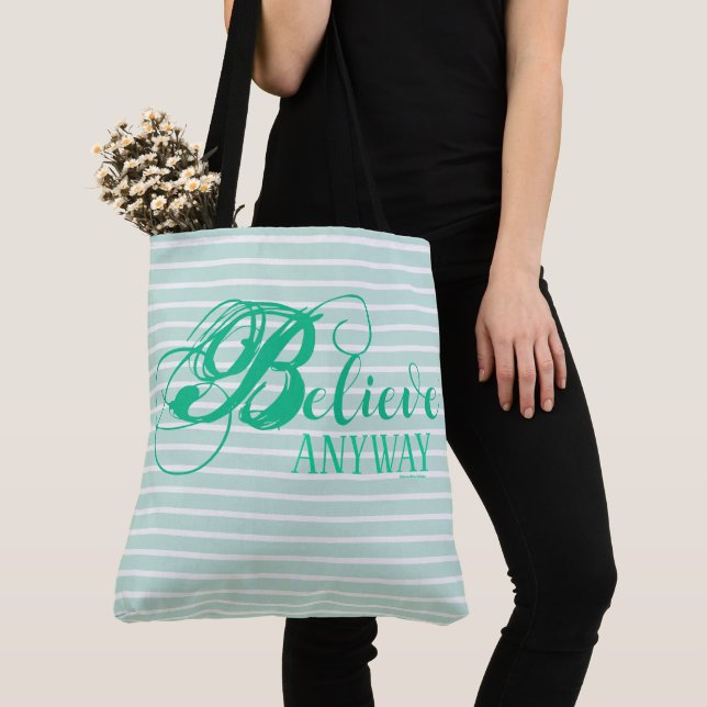 Sac à bandoulière 18" Croyez Quand Même (De près)