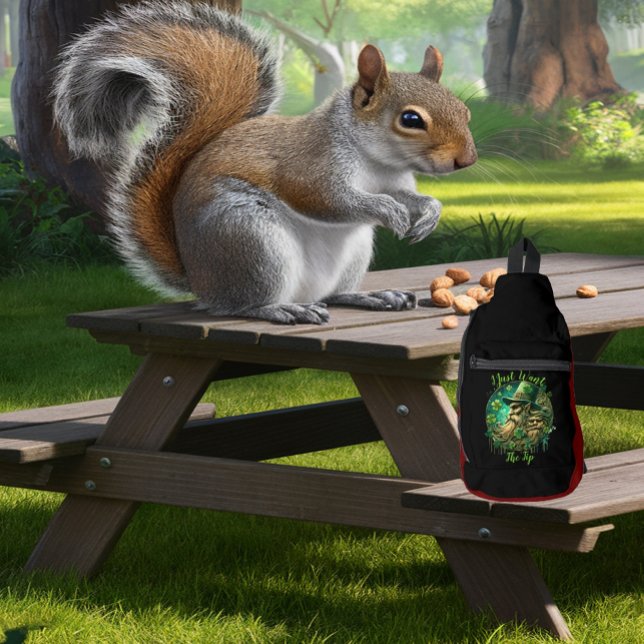 Sac À Bandoulière Leprechaun Malicieux Savourer Une pinte (Créateur téléchargé)