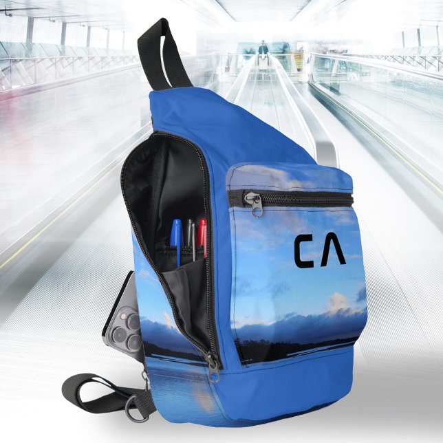 Sac À Bandoulière Monogramme photo Blue Lake (Blue Hour Lake Monogram Wanderlust Your Photo Sling Bag 
©Susanne Sachers - Sunny Wanderlust 🌞✈️)