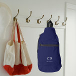 Sac À Bandoulière Nom des initiales du monogramme blanc bleu marine<br><div class="desc">Un arrière - plan bleu marine,  texte blanc. Personnalisez et ajoutez vos initiales monographiques et votre nom complet.</div>