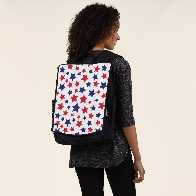 Sac À Dos Étoiles rouges et bleues, 4 juillet, fond blanc (Porté)