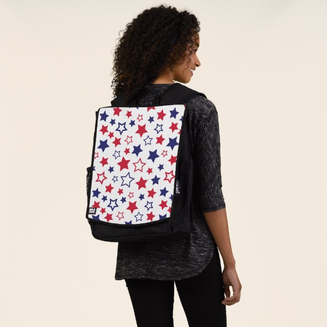 Sac À Dos Étoiles rouges et bleues, 4 juillet, fond blanc (Porté)