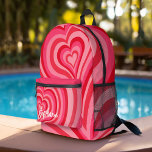 Sac À Dos Imprimé Coeurs psychédéliques Calligraphie Nom du script P<br><div class="desc">Un motif de coeur branché avec des roses et des rouges pastel. Le script moderne ajoute une touche moderne et branchée à ce design rétro. Ajoutez votre nom ou supprimez le texte pour un sac à dos féminin amusant. Le nom est un script tendance dans une grande taille blanche. Si...</div>