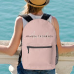 Sac À Dos Imprimé Élégant Monogramme Moderne Personnalisé Avec Nom<br><div class="desc">Voici le Monogramme moderne et élégant de Blush Pink Personnalisé avec le sac à dos imprimé de nom, un accessoire élégant et élégant conçu pour les individus modernes. Ce sac à dos est doté d'un monogramme tendance avec un nom de script cool, incarnant une esthétique minimaliste et propre. Idéal pour...</div>