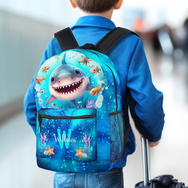 Sac À Dos Imprimé Joli requin Cool bleu Nom de l'océan Monogramme Ga (Cute Cool Happy Shark Blue Ocean Name Monogram Boy Printed Backpack)