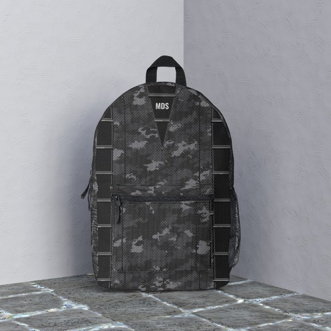 Sac à dos imprimé monogramme de camouflage foncé (A dark gray camo backpack with space for your initials)