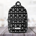 Sac À Dos Imprimé Motif Chevron géométrique noir et blanc<br><div class="desc">Design simple,  élégant et tendance avec une police de typographie de style moderne avec votre nom personnalisé sur un motif chevron géométrique noir et blanc. Le cadeau ou l'accessoire parfait pour toute saison!</div>