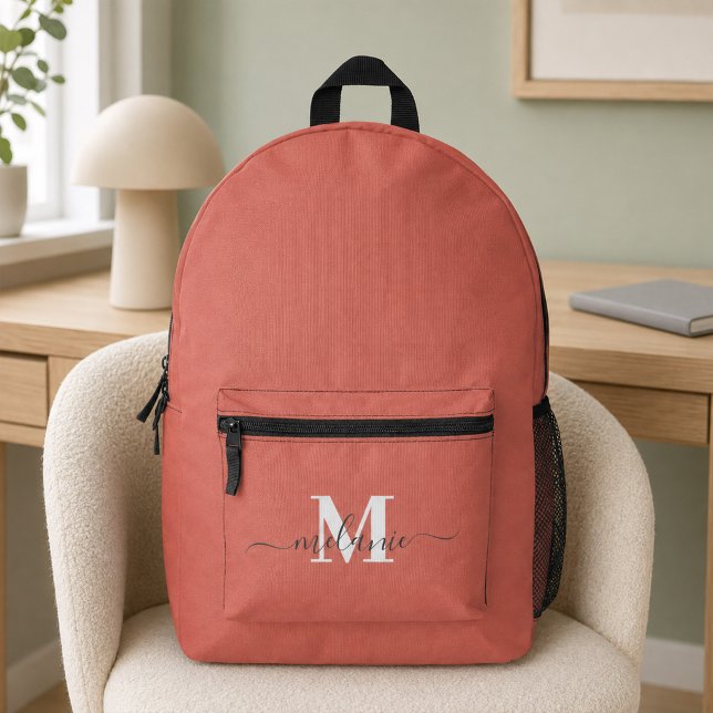 Sac À Dos Imprimé Rose Poussiéreuse Moderne Monogramme Blanc Nom Per (Modern Pink Custom Monogram Name Printed Backpack)