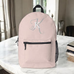 Sac À Dos Imprimé Simple rose vierge avec typographie monographique<br><div class="desc">Un joli sac à dos féminin avec une mise en page élégante de votre nom et monogramme avec sérifs classiques et une typographie de script plus ornée dans une symétrie équilibrée. Les trois éléments se fondent dans une harmonie sophistiquée et créent votre propre logo de marque personnelle. Montré ici avec...</div>