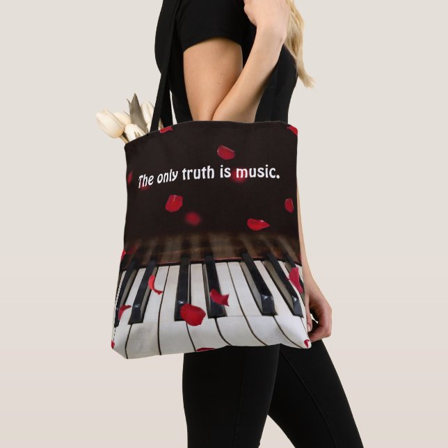 Sac à main avec citation musicale sur des touches  (De près)