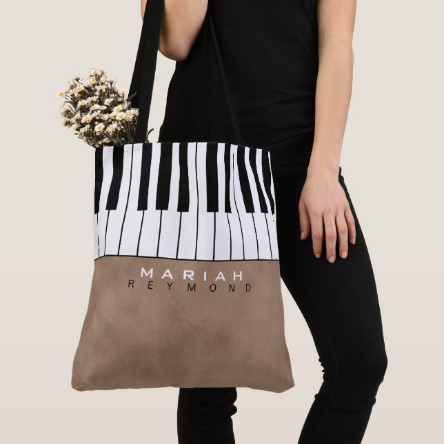 Sac à main marron moderne pour piano avec nom (De près)