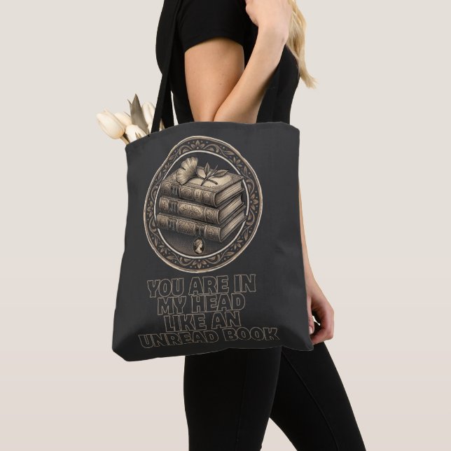 Sac à main vintage avec citation introspective (De près)