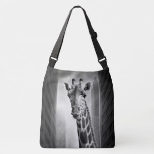 Sac Ajustable Giraffe dans une cityscape