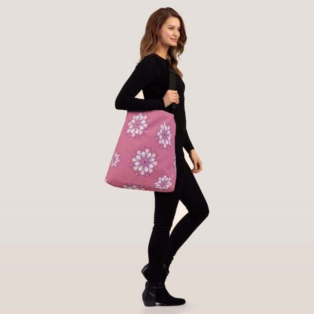 SAC AJUSTABLE "GRANDE FLEUVE MANDALA ROSE" (Sur le modèle)