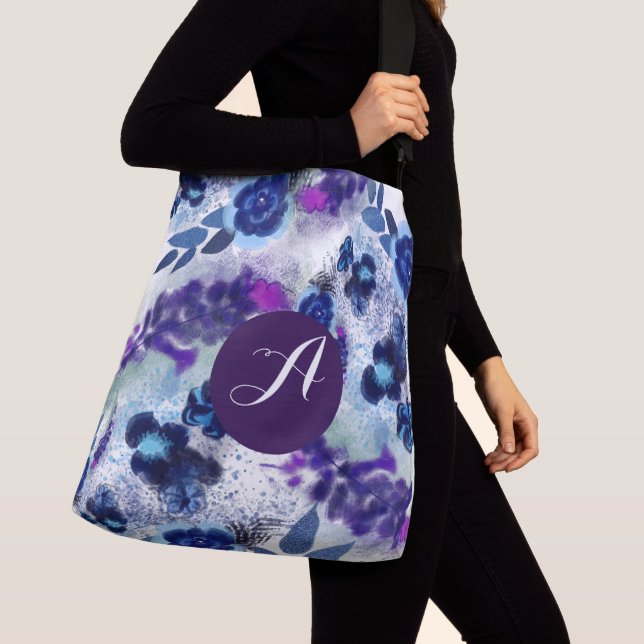 Sac Ajustable Motif de fleurs bleues et violettes à monogramme p (De près)
