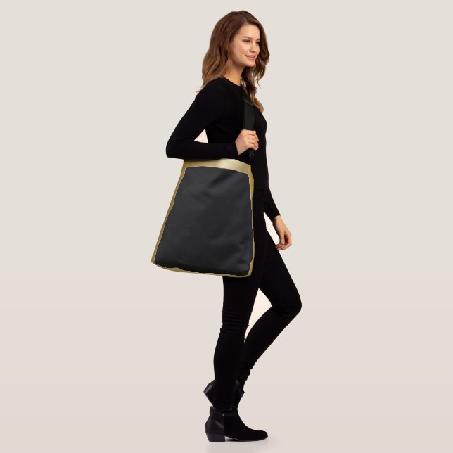 Sac Ajustable Noir avec une bordure dorée, simplicité élégante  (Sur le modèle)