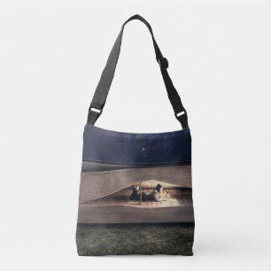 Sac Ajustable Une femme qui lit le livre intérieur à la nuit