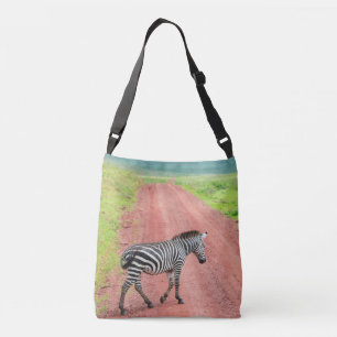 Sac Ajustable Zebra marchant sur la route. Afrique, Serengeti