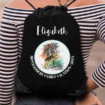 Sac Avec Cordons Famille d'été personnalisée Vacances Noir<br><div class="desc">Un élégant sac à timon comporte une illustration de vacances d'été sur un arrière - plan noir ainsi que votre prénom et votre occasion en lettres chic. Sacs parfaits pour fourrer des trucs amusants pour tout le monde pendant vos vacances. *AJOUTER LE PREMIER NOM AU SAC, ajouter au panier pour...</div>