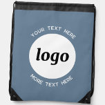 Sac Avec Cordons Logo Ronde Texte promotionnel Business Blue Grey<br><div class="desc">Ajoutez votre propre logo et le choix du texte à cette conception. Supprimez le texte supérieur ou inférieur si vous préférez. Minimaliste et professionnel. Idéal pour un produit promotionnel pour vos clients et clients. Votre logo sera coupé dans un cercle blanc. Pour les autres versions,  consultez la collection.</div>