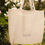 Sac Brodé Fiançailles de typographie simple rose moderne<br><div class="desc">Ce sac fourre-tout présente un design élégant et moderne avec une typographie rose qui ajoute une touche élégante. Les détails brodés lui donnent une finition de qualité, ce qui en fait un choix élégant pour toutes les occasions. Que vous fêtiez votre fiançailles ou que vous fassiez la lune de miel,...</div>