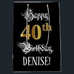 Sac Cadeau Moyen 40th Birthday - Fancy Script ; Faux Gold Look ; no<br><div class="desc">This elegant and elaborate birthday-themed gift bag feobjets the message "Happy 40th Birthday, " plus a personalized recipient name. Some of the message is in a luxurious script style, the large number "40th" objets a/imitation gold-inspeclook pattern, and the background is colored black. Le jour de Ornate birthday themed gift bag...</div>