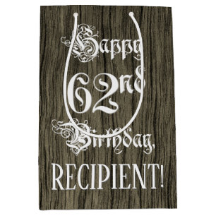 Sac Cadeau Moyen 62e anniversaire : aspect bois faux chic + nom per
