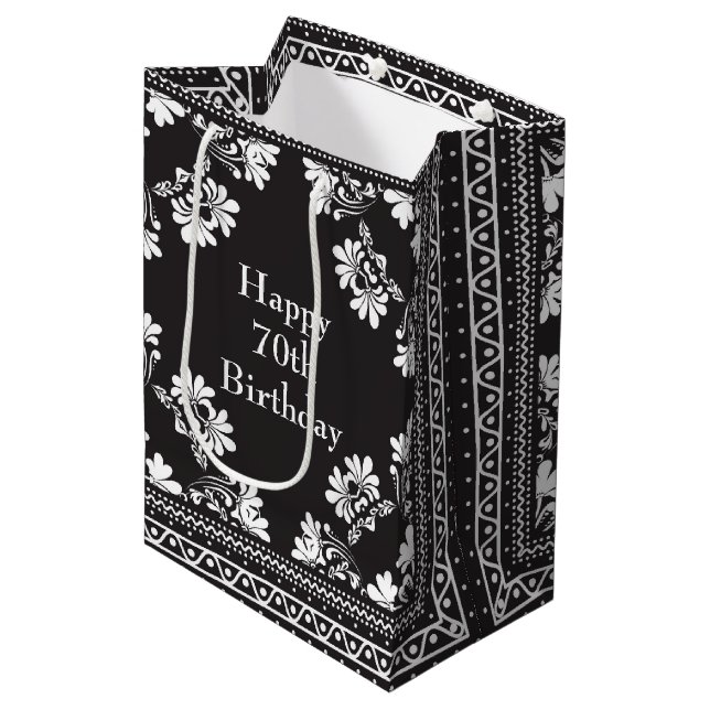 Sac Cadeau Moyen 70e anniversaire Bandanna noir et blanc (Devant Angle)