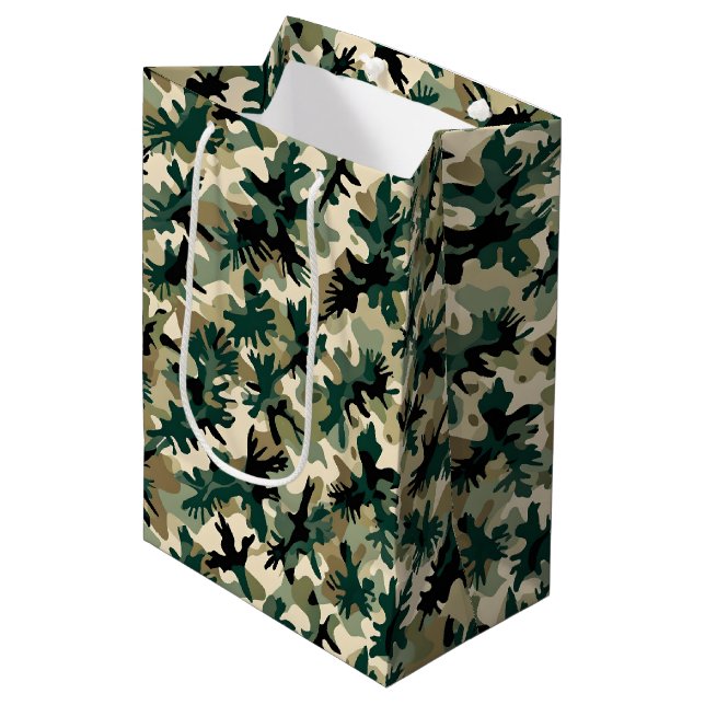 Sac Cadeau Moyen Abstract Woodland Camouflage Pattern Green and Tan (Devant Angle)