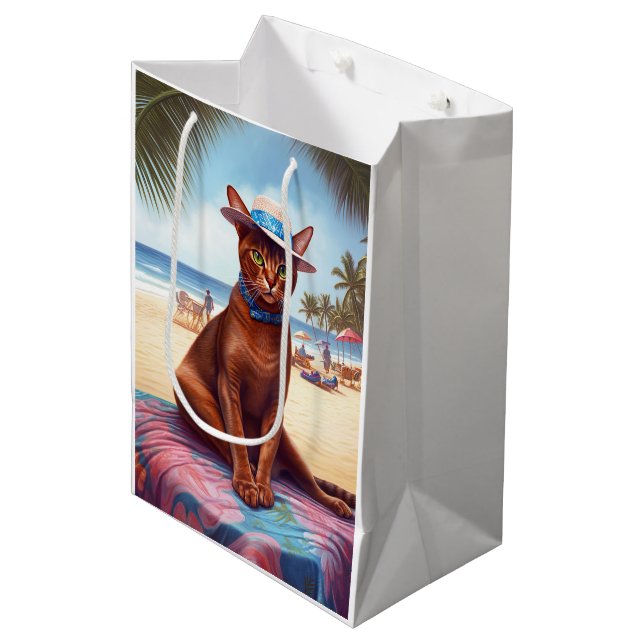 Sac Cadeau Moyen Abyssinian cat on Beach, cadeau d'été pour amoureu (Devant Angle)