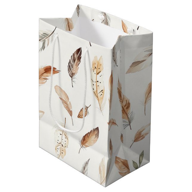 Sac Cadeau Moyen Anniversaire Plumes Boho Crème (Devant Angle)