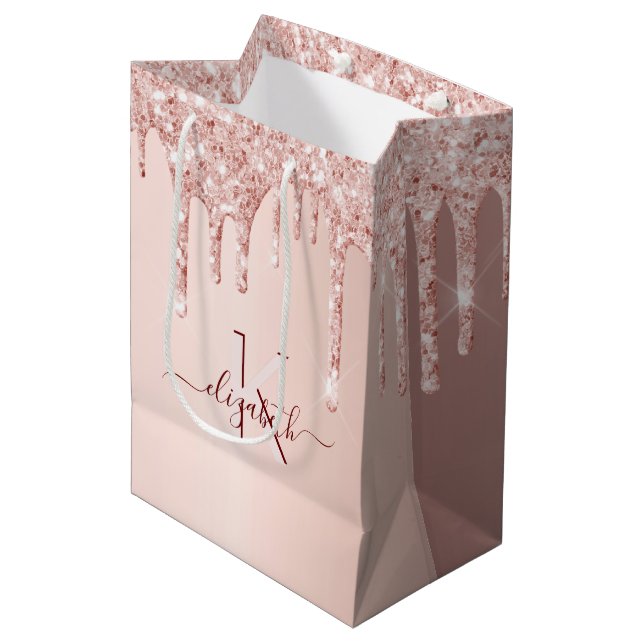 Sac Cadeau Moyen Anniversaire rose or rose gouttes script monogramm (Devant Angle)