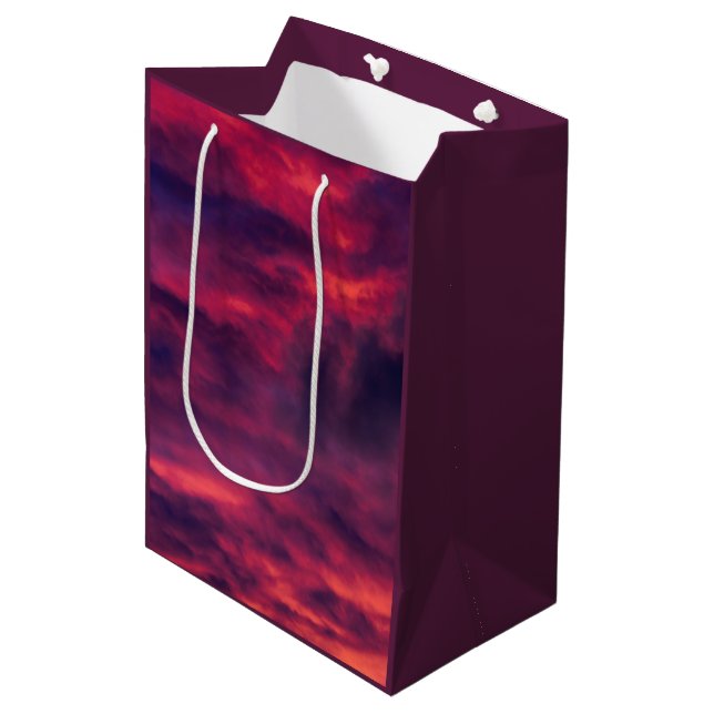Sac Cadeau Moyen août rouge (Devant Angle)