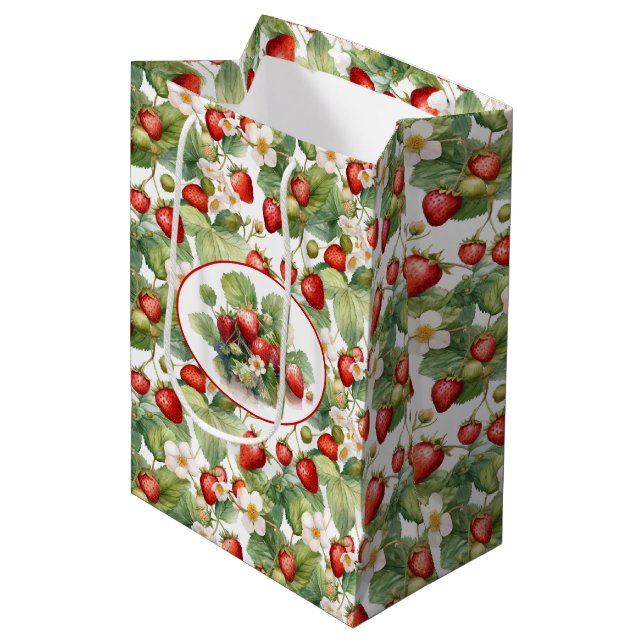 Sac Cadeau Moyen Aquarelle de fraises mûres (Devant Angle)