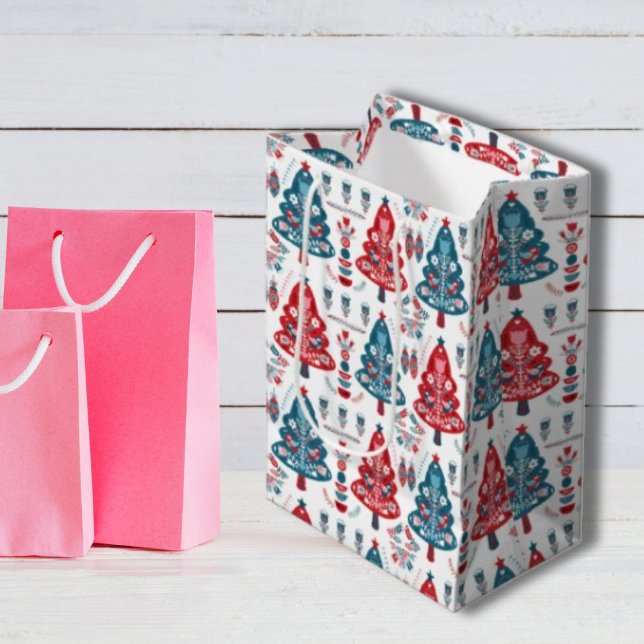 Sac Cadeau Moyen Arbre de Noël floral rouge et bleu scandinave (Créateur téléchargé)
