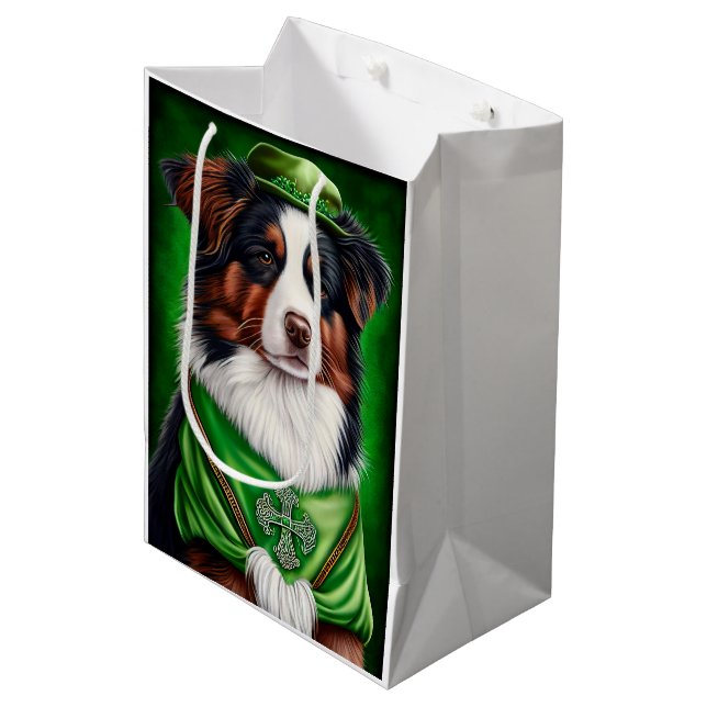 Sac Cadeau Moyen Australian Shepherd dog en tenue de St. Patrick's  (Devant Angle)