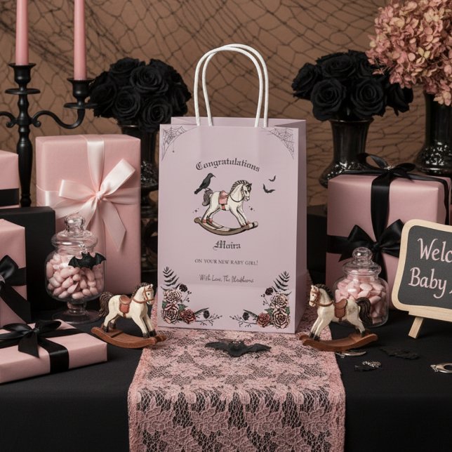 Sac Cadeau Moyen Baby shower gothique victorien Rocking Horse Girl (Elegant Gothic Congratulations Gift Bag for Mother to Be. Cute Spooky Vintage Rocking Horse & Roses)