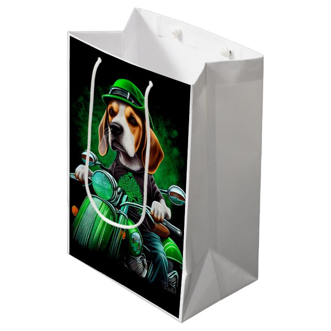 Sac Cadeau Moyen Beagle Chien conduisant vélo St. Patrick's Day (Devant Angle)