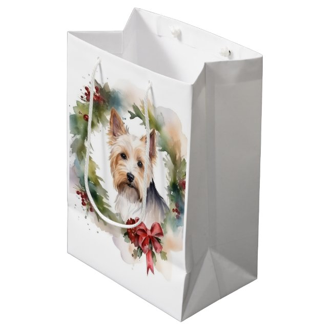 Sac Cadeau Moyen Biewer Terrier Noël Wreath Festive Pup (Devant Angle)