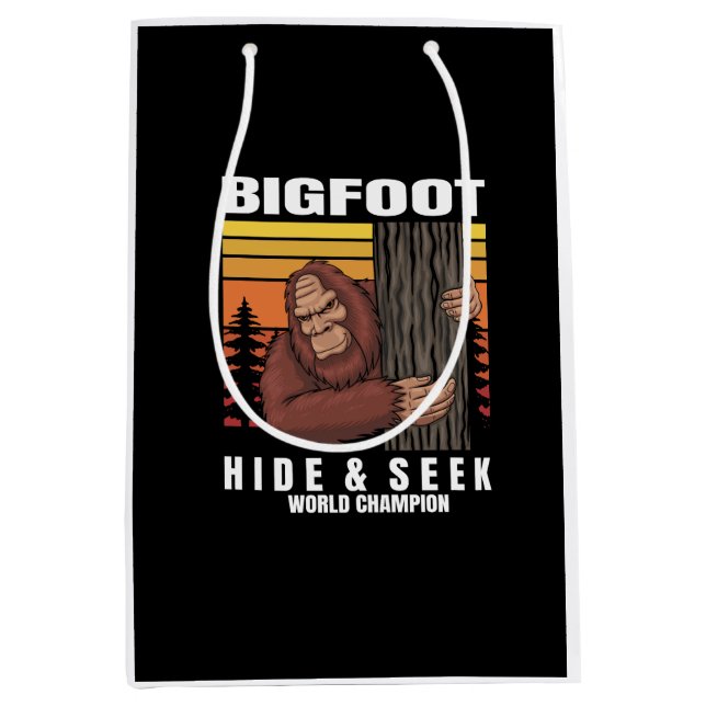Sac Cadeau Moyen bigfoot se cachant dans un arbre rétro (Devant)
