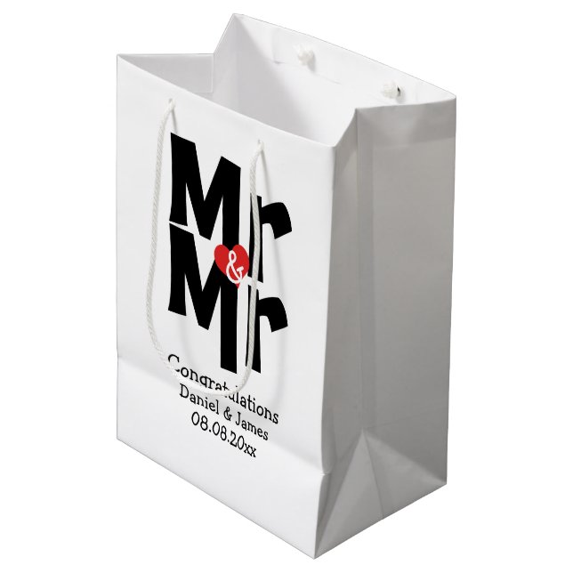 Sac Cadeau Moyen Black Red Bold Modern Personnalisé Mr et Mr. (Devant Angle)