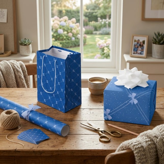 Sac Cadeau Moyen Blue Gift, White Polka Dots & Blue Bow Pattern (Créateur téléchargé)