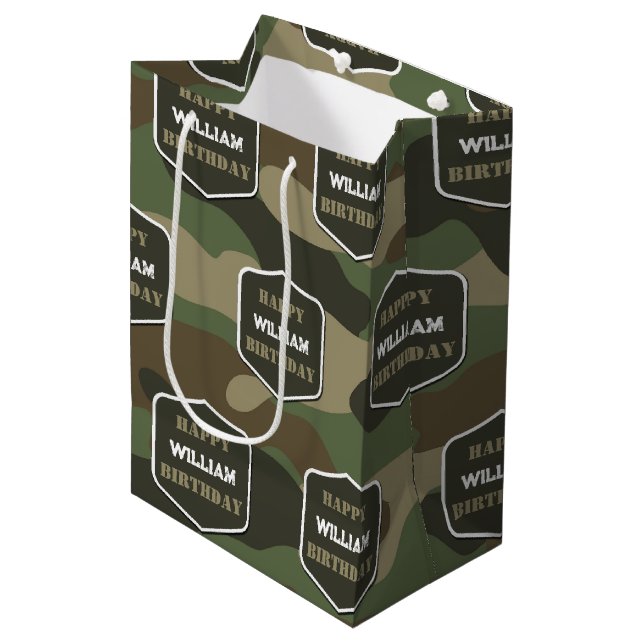 Sac Cadeau Moyen Camouflage Vert Camo Armée Monogramme Anniversaire (Devant Angle)