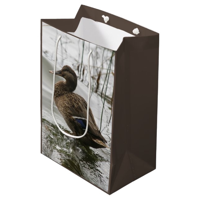 Sac Cadeau Moyen Canard gris sur la nuit du lac (Devant Angle)