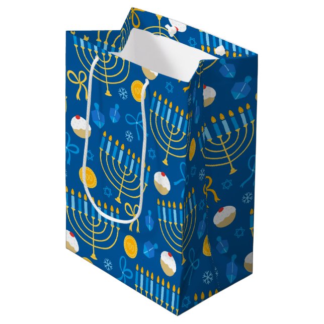 Sac Cadeau Moyen Chanukah Menorah Gelt Dreidel Bleu (Devant Angle)