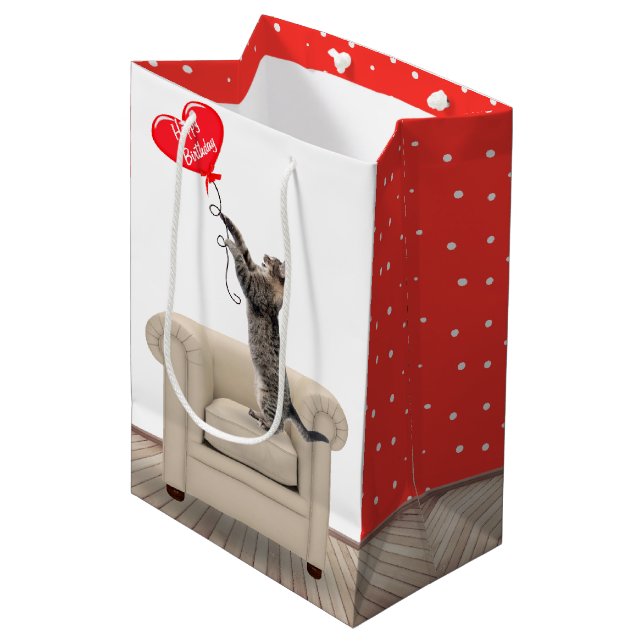 Sac Cadeau Moyen Chat Sur Chaise Avec Balloon Coeur Anniversaire (Devant Angle)