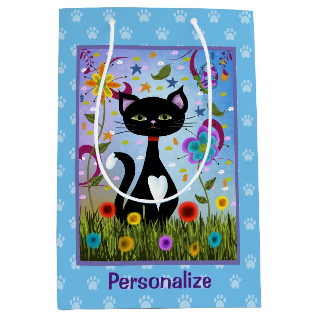 Sac Cadeau Moyen Chat Tuxedo Noir Et Blanc Dans Un Jardin Personnal (Devant)